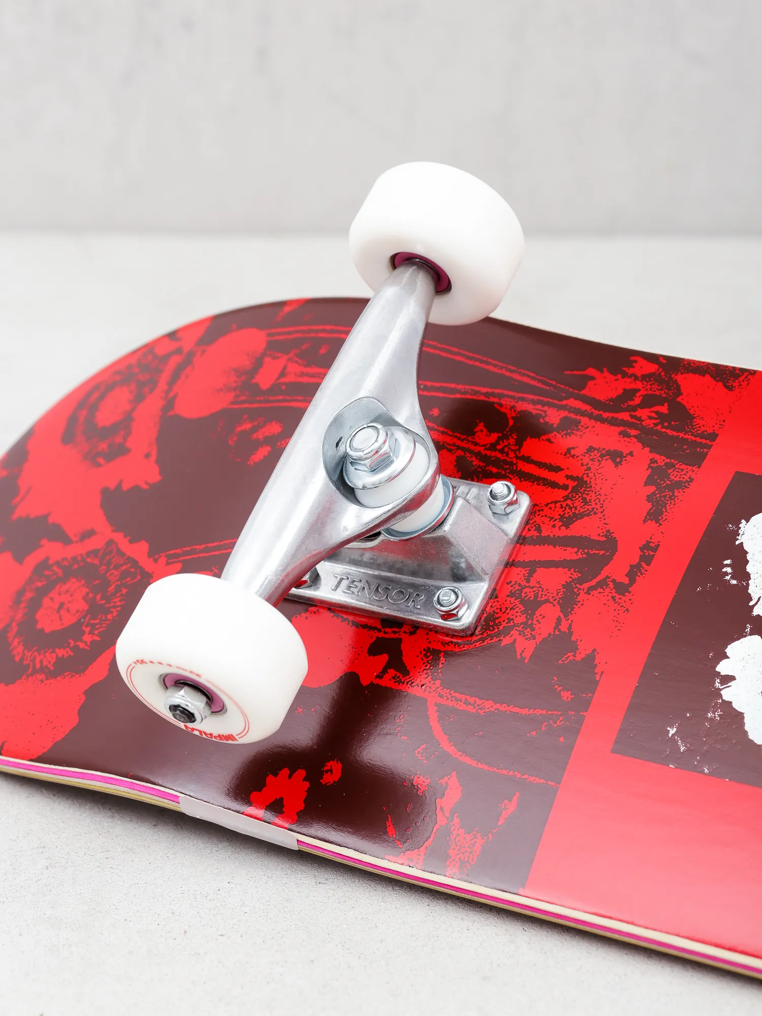 Impala Blossom Skateboard Skateboard (poppy)