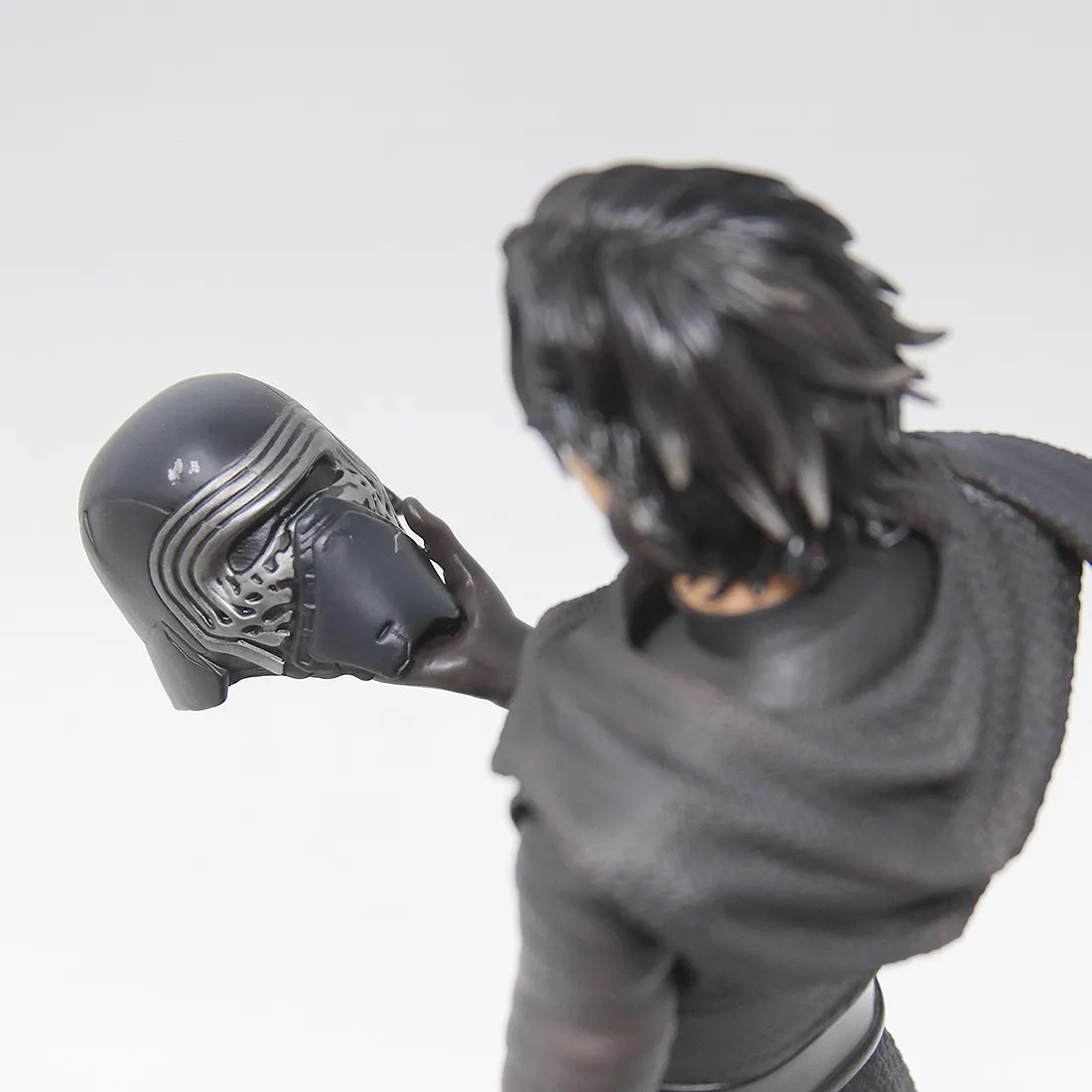 Kotobukiya ARTFX Artist Series Star Wars The Force Awakens Kylo Ren Cloaked In Shadows Statue (black)