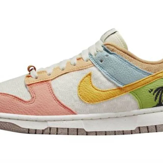 Nike Dunk Low WMNS Sun Club Sanded Gold